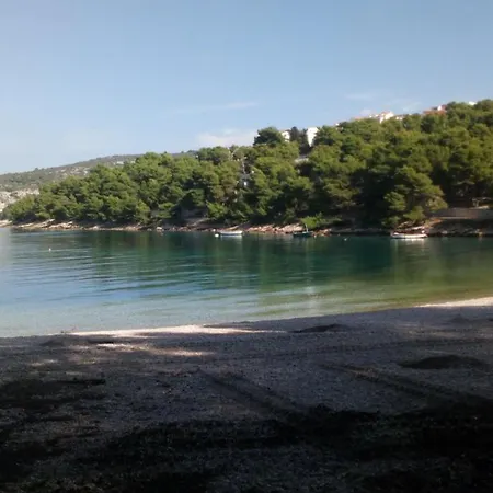 Robinzonski Smjestaj Tiha Draga Primošten