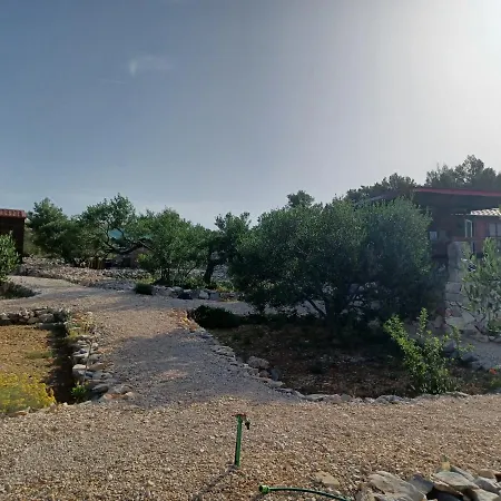 Robinzonski Smjestaj Tiha Draga Country house