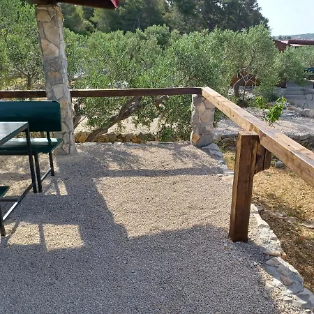 Robinzonski Smjestaj Tiha Draga Primošten