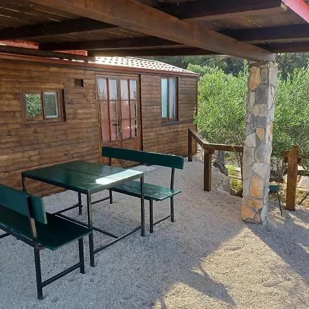 Robinzonski Smjestaj Tiha Draga Country house